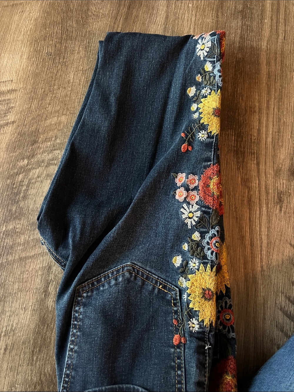 Ashley Mason Dark Blue Straight-Leg Jeans with Floral Embroidery - Picture 8 of 9